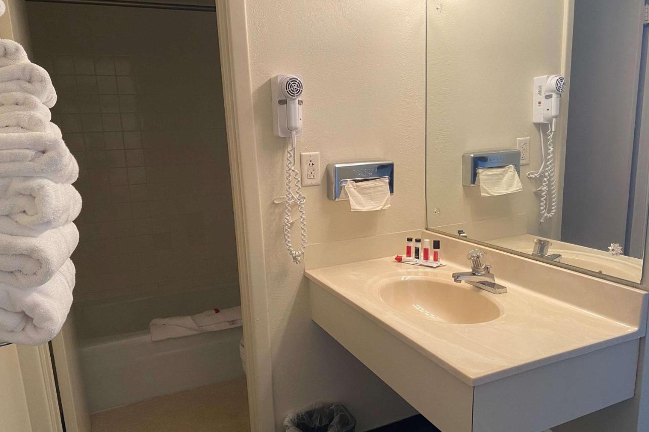 Hotel La Quinta & By Wyndham Bardstown